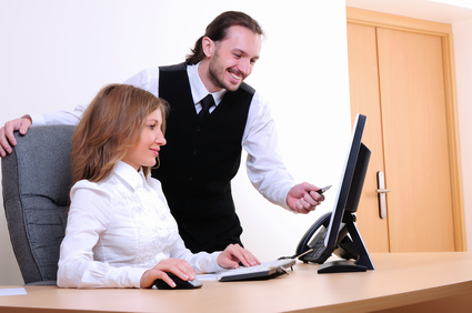 technician helps a client at her computer